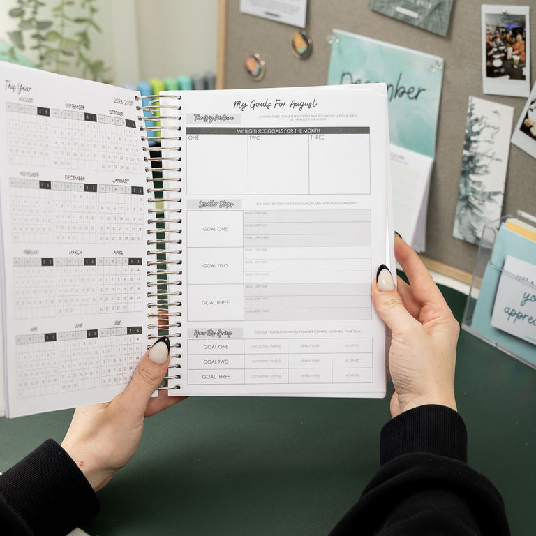 Daily Planner 2026|2027- Verdant Veil