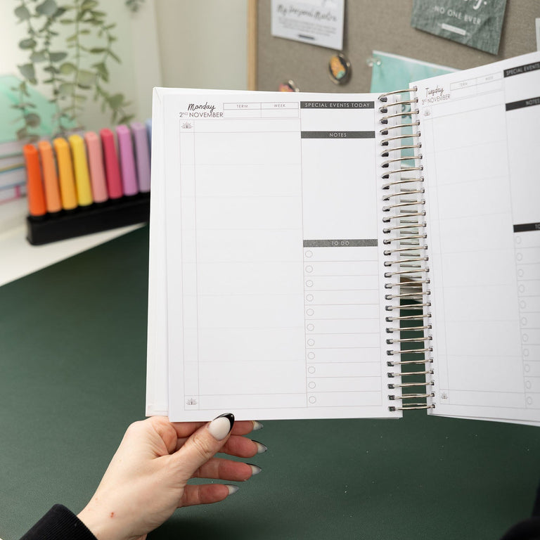 Daily Planner 2026|2027- Verdant Veil